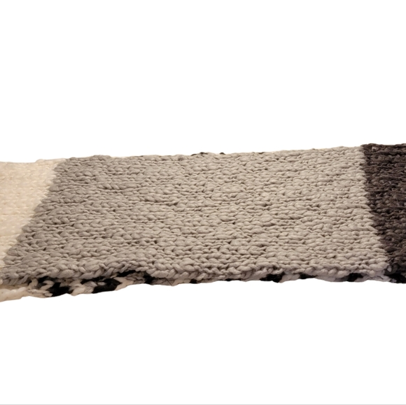 Cute! Gray Infinity Scarf ▪︎LC Lauren Conrad ▪︎Grays and Cream ▪︎ EUC - Picture 4 of 13